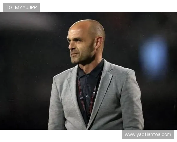 利物浦英超球员墨菲的职业生涯与重要表现解析